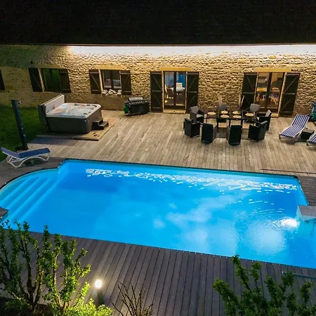 Prázdninový dům Piscine Chauffee Et Jacuzzi - 4 Adultes 4 Enfants